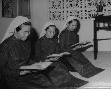 3 nữ tu đầu tiên của hội dòng làm việc tại báo CGvDT.jpg (61 KB)