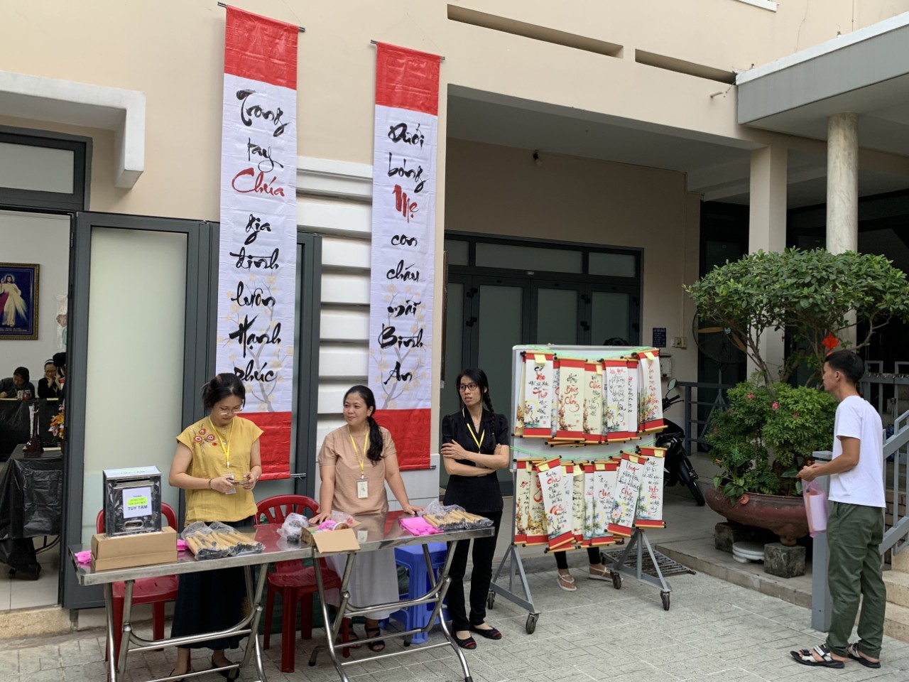 Hinh 2 bai Ngay hoi Thu phap noi xu dao.jpg (277 KB)
