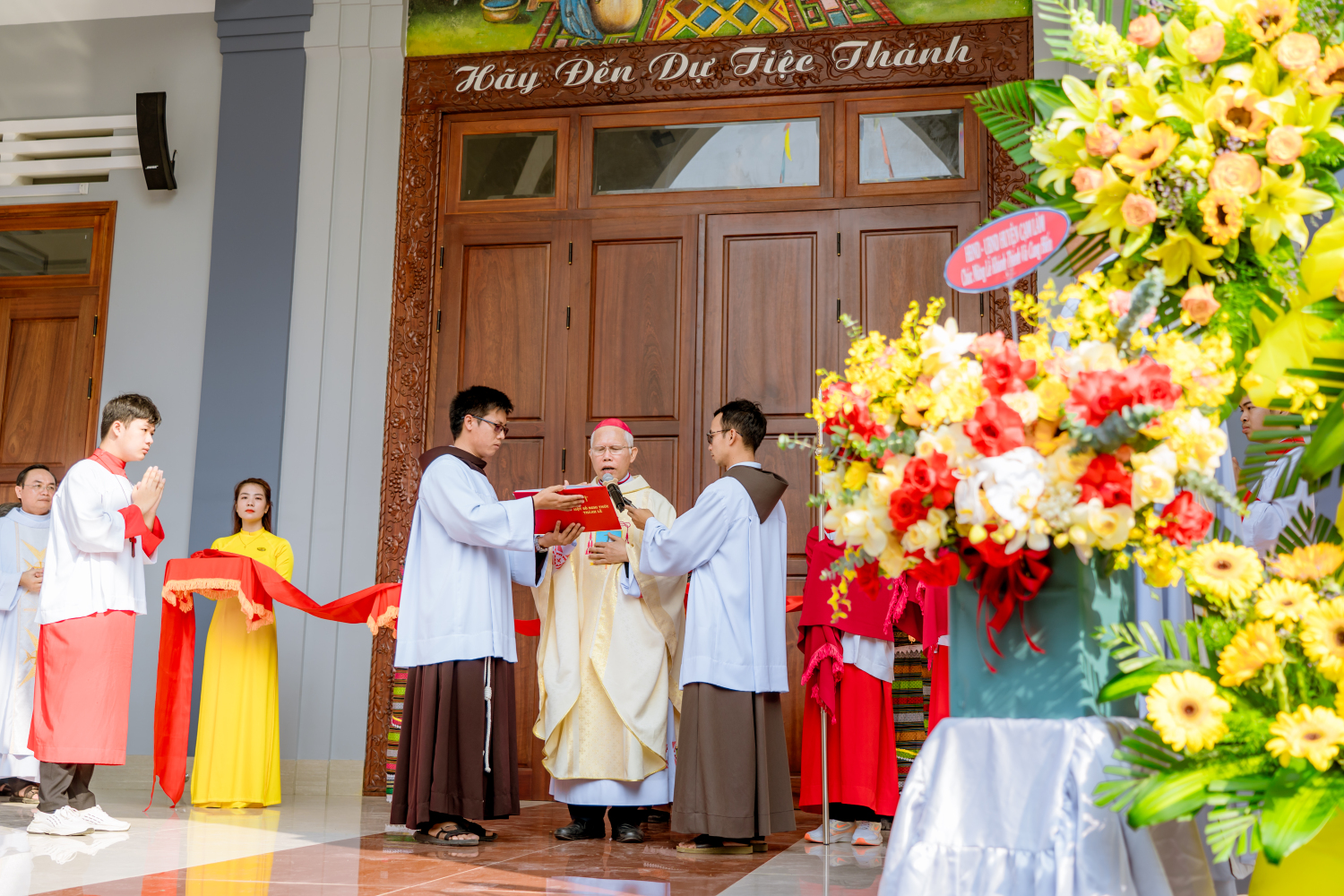 Cung hien nha tho Suoi Dau.jpg (1.39 MB)