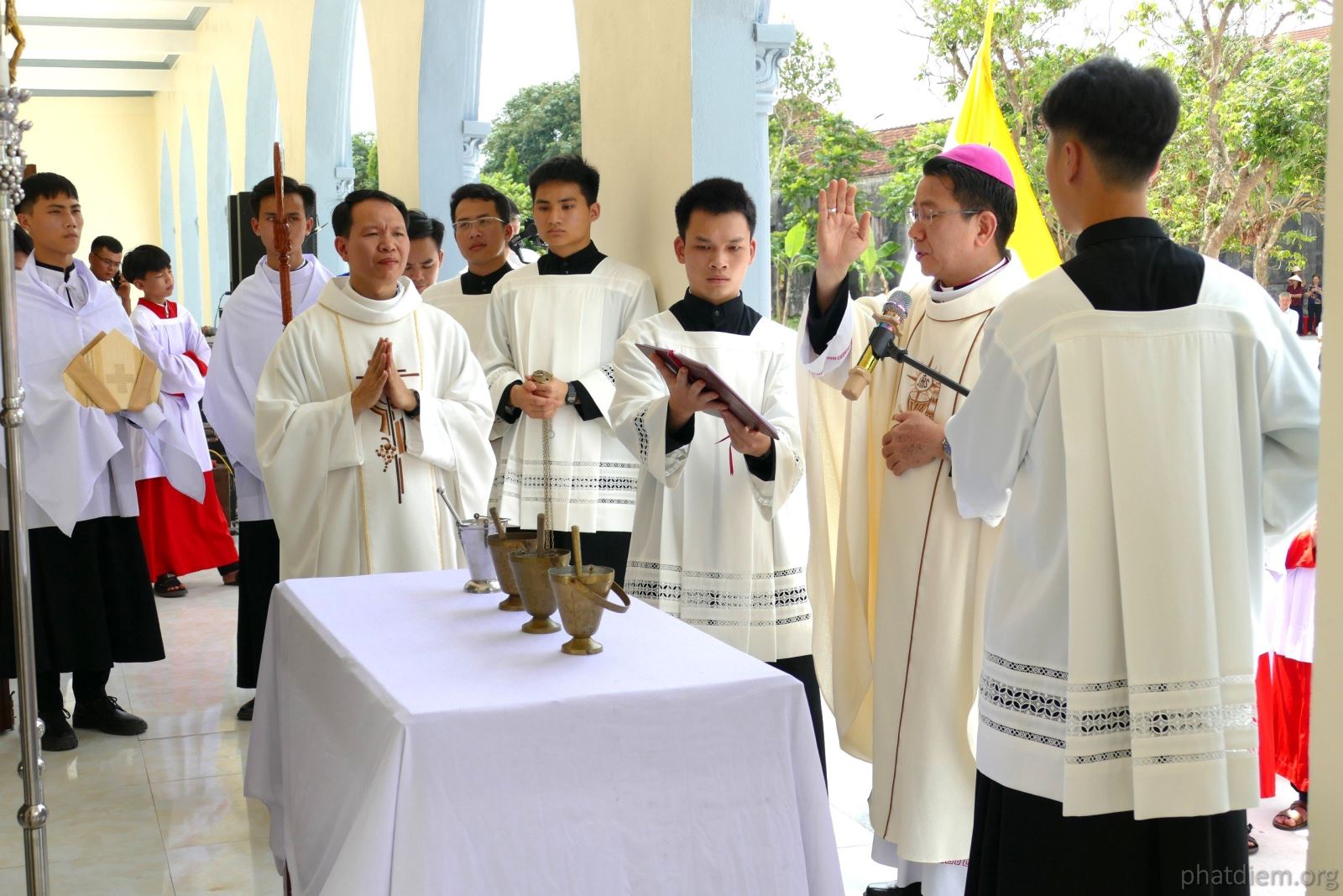 thanh le ta on va lam phep nha giao ly moi .jpg (222 KB)