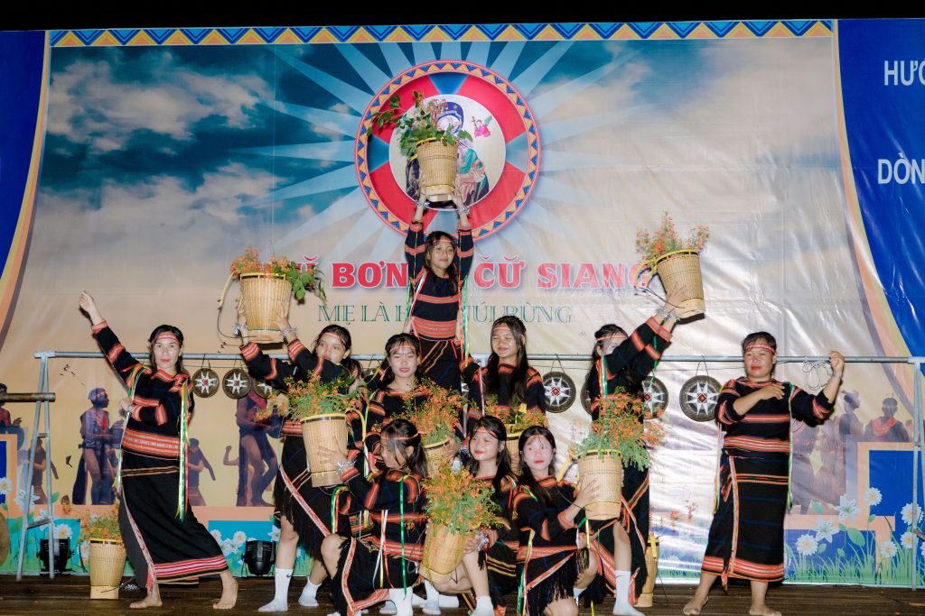 Dem hoi cong chieng .jpg (169 KB)