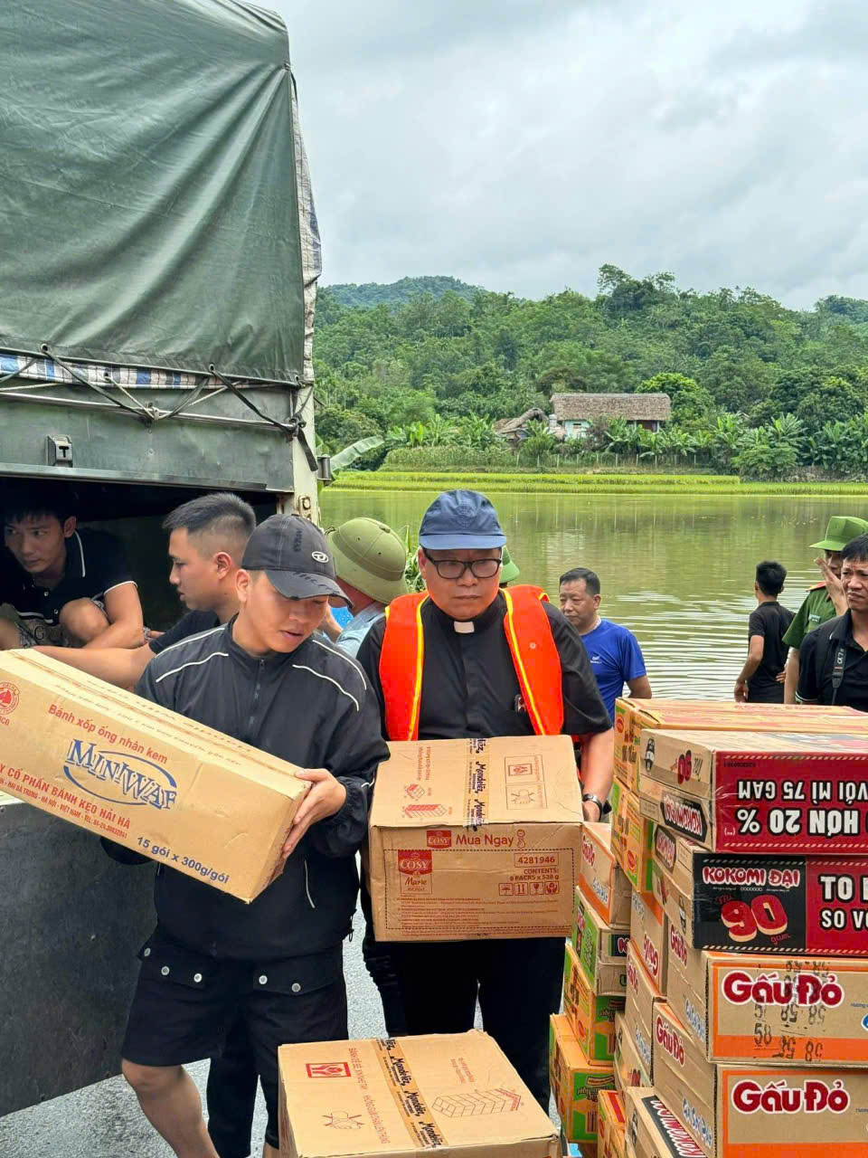 Caritas giáo phận Hưng Hóa lưu ý về việc chọn quà cứu trợ