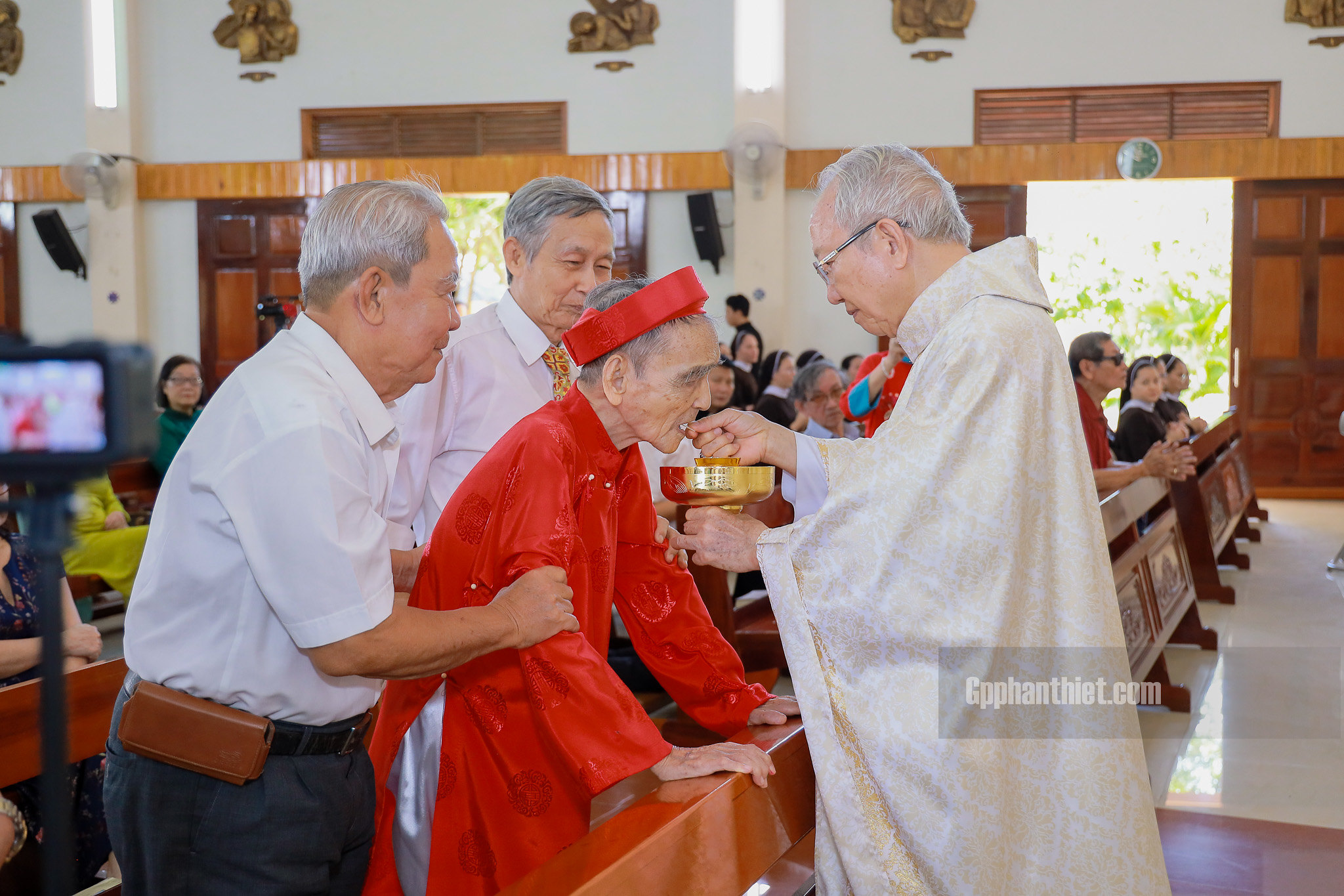 NguyenKhacDuong.jpg (565 KB)