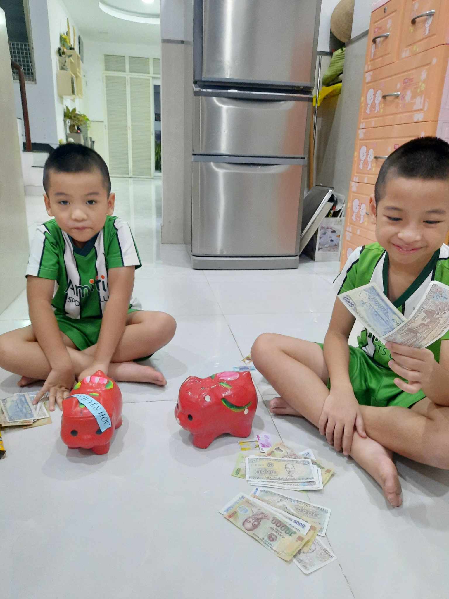 Hinh 1 bai Cuoi nam dap ong heo.jpg (161 KB)