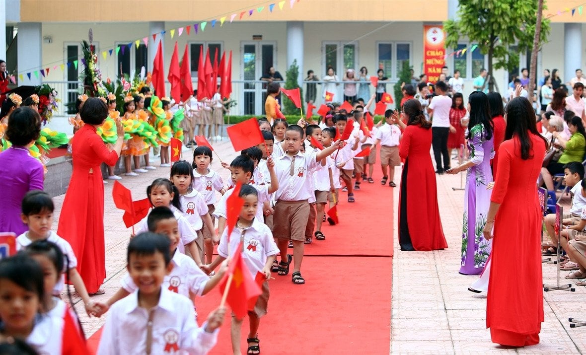 Hinh bai Cung chao don nam hoc moi.jpg (181 KB)