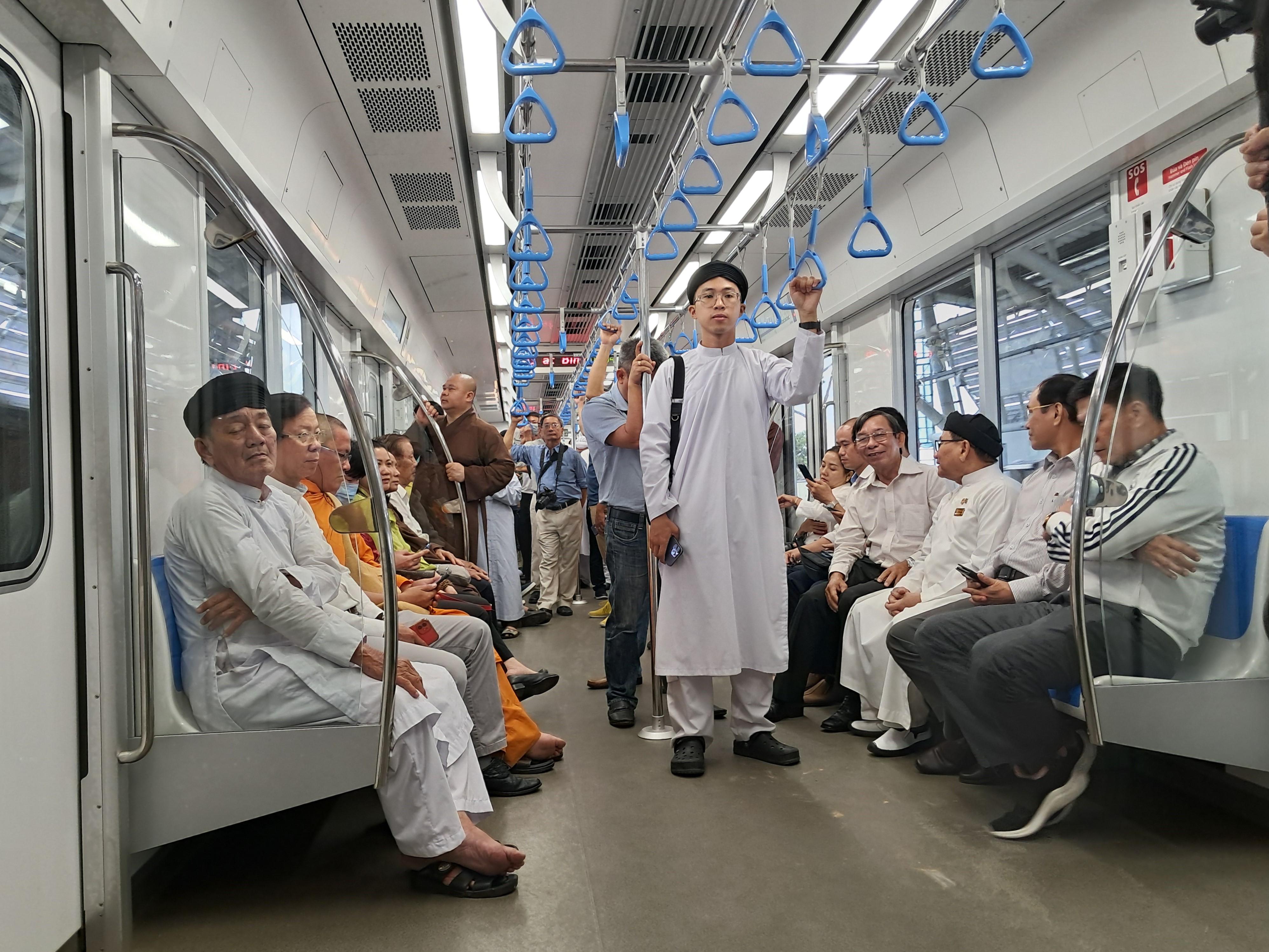 Hinh 2 Chay thu tuyen tau dien Metro.jpg (1.87 MB)