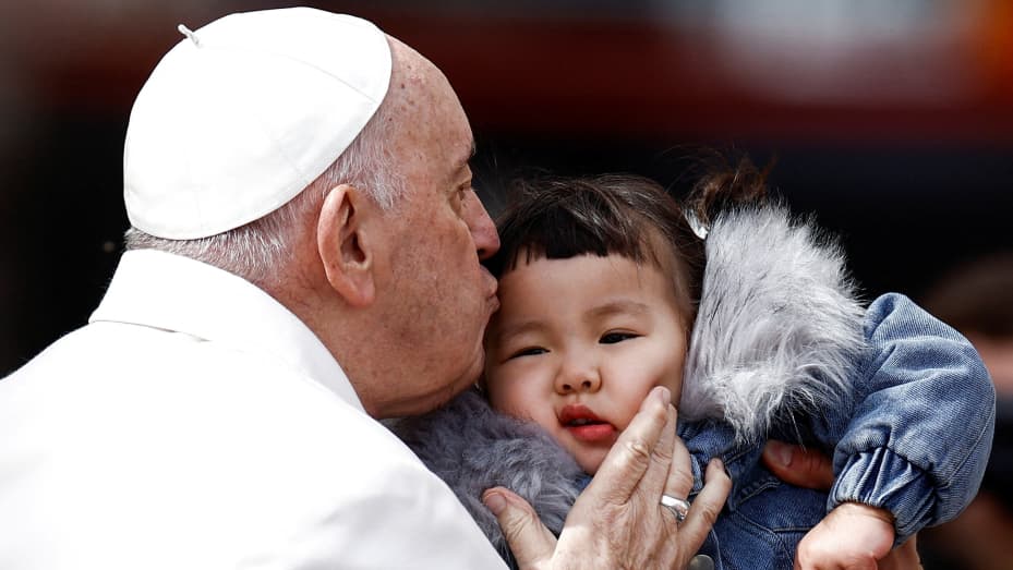107217282-16801154452023-03-29t093648z_1020270086_rc2l30a5po27_rtrmadp_0_pope-audience.jpeg (45 KB)