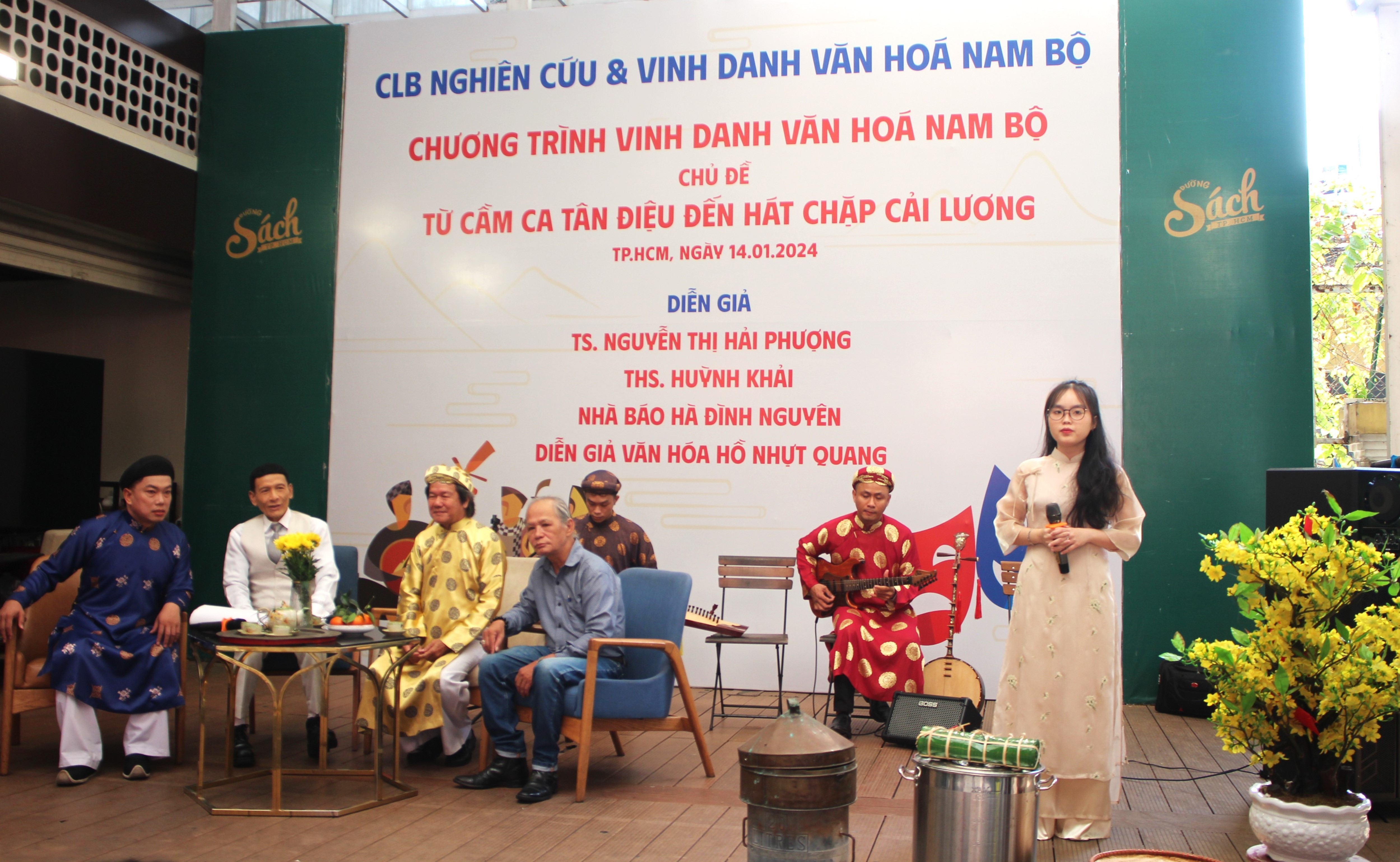 Hinh bai Tu Cam ca tan dieu den hat chap cai luong b.JPG (1.83 MB)