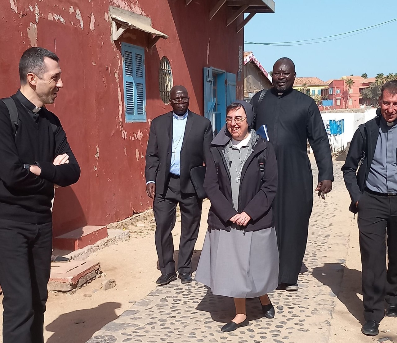 Sơ Smerilli trong một chuyến làm việc tại Dakar, Senegal 02.jpeg (319 KB)