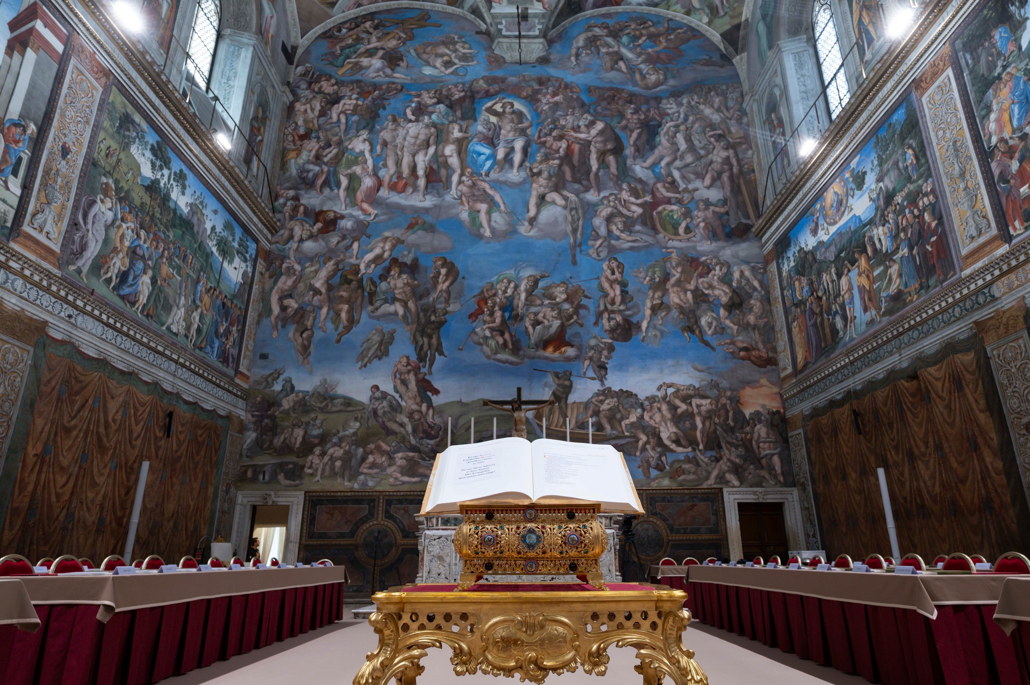 Mat nghi Vatican Media 02.jpg (794 KB)