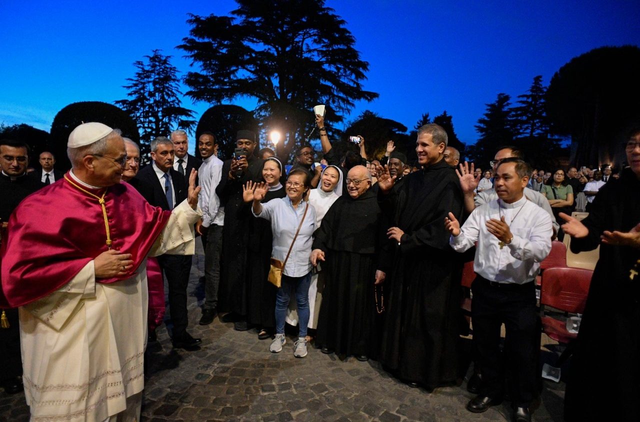 Đức Lêô XIV sử dụng lại áo choàng ngắn mozzetta - ảnh Vatican Media.jpeg (170 KB)