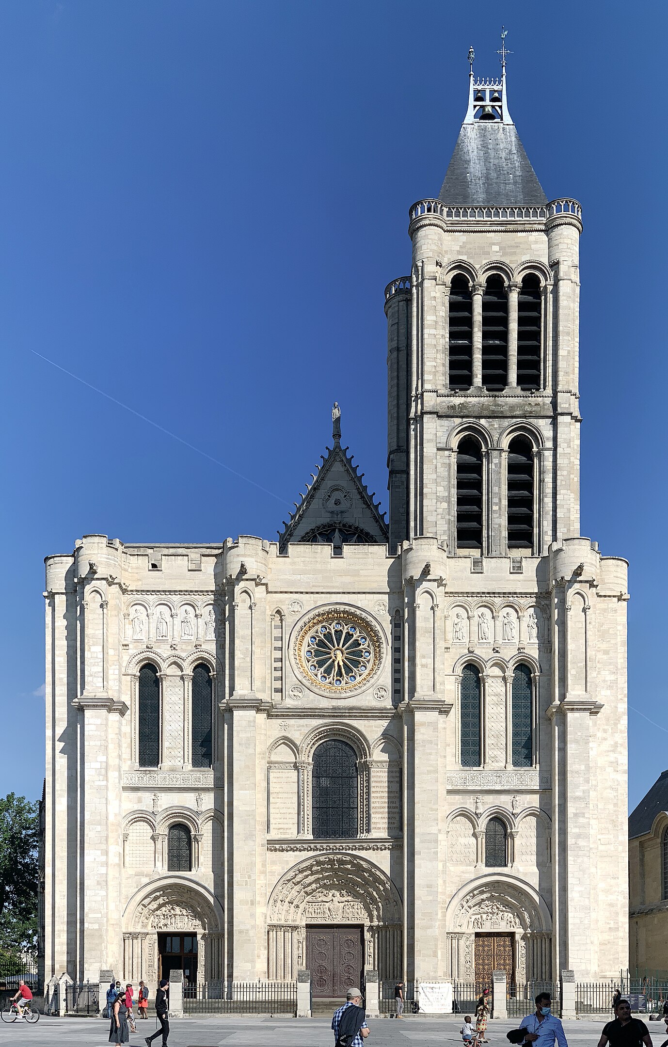 Nhà thờ Chánh tòa Saint Denis.jpg (755 KB)