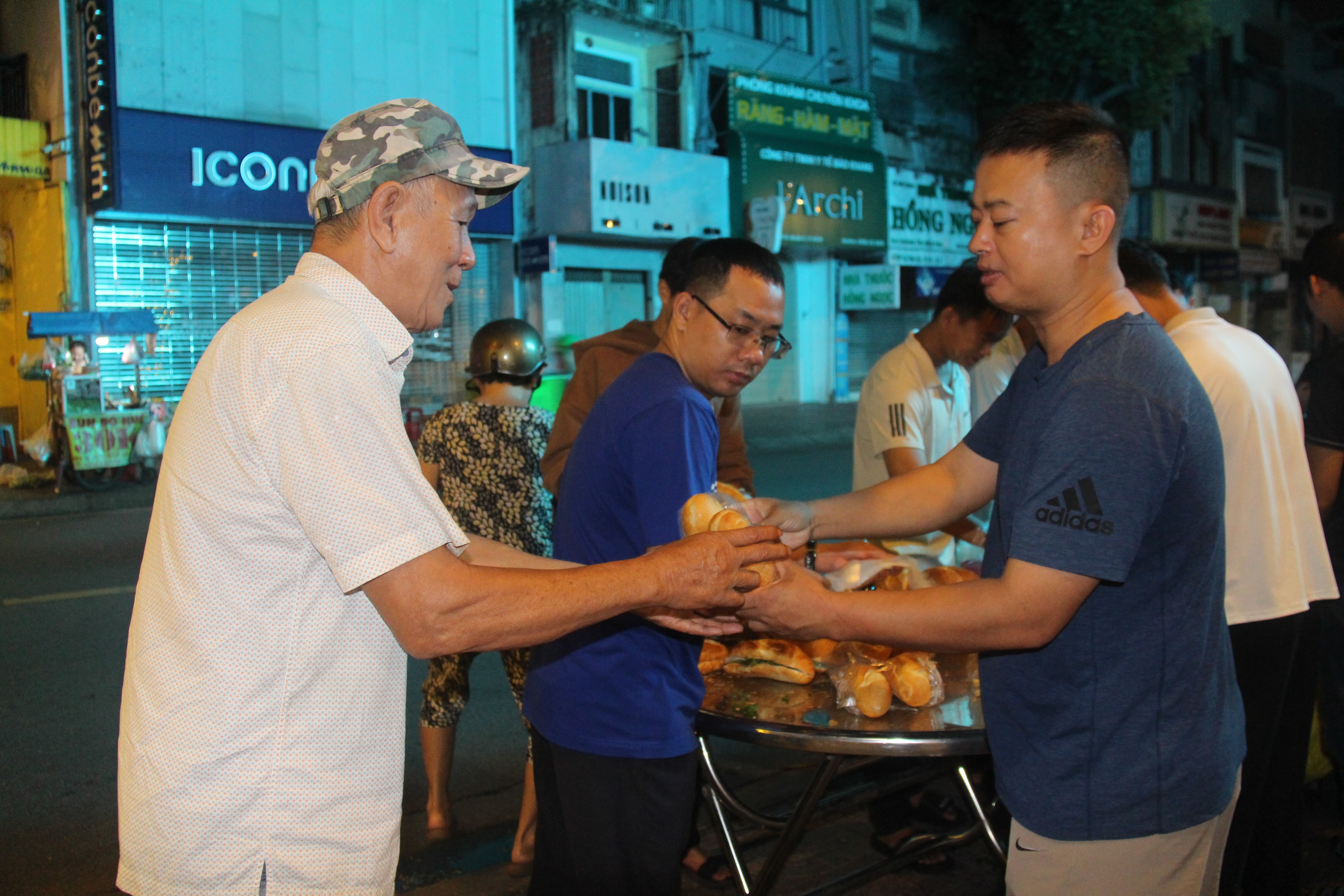 Banh mi 2.JPG (2.94 MB)