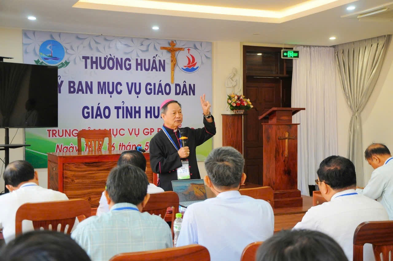 Giáo dân giáo tỉnh Huế tham dự thường huấn