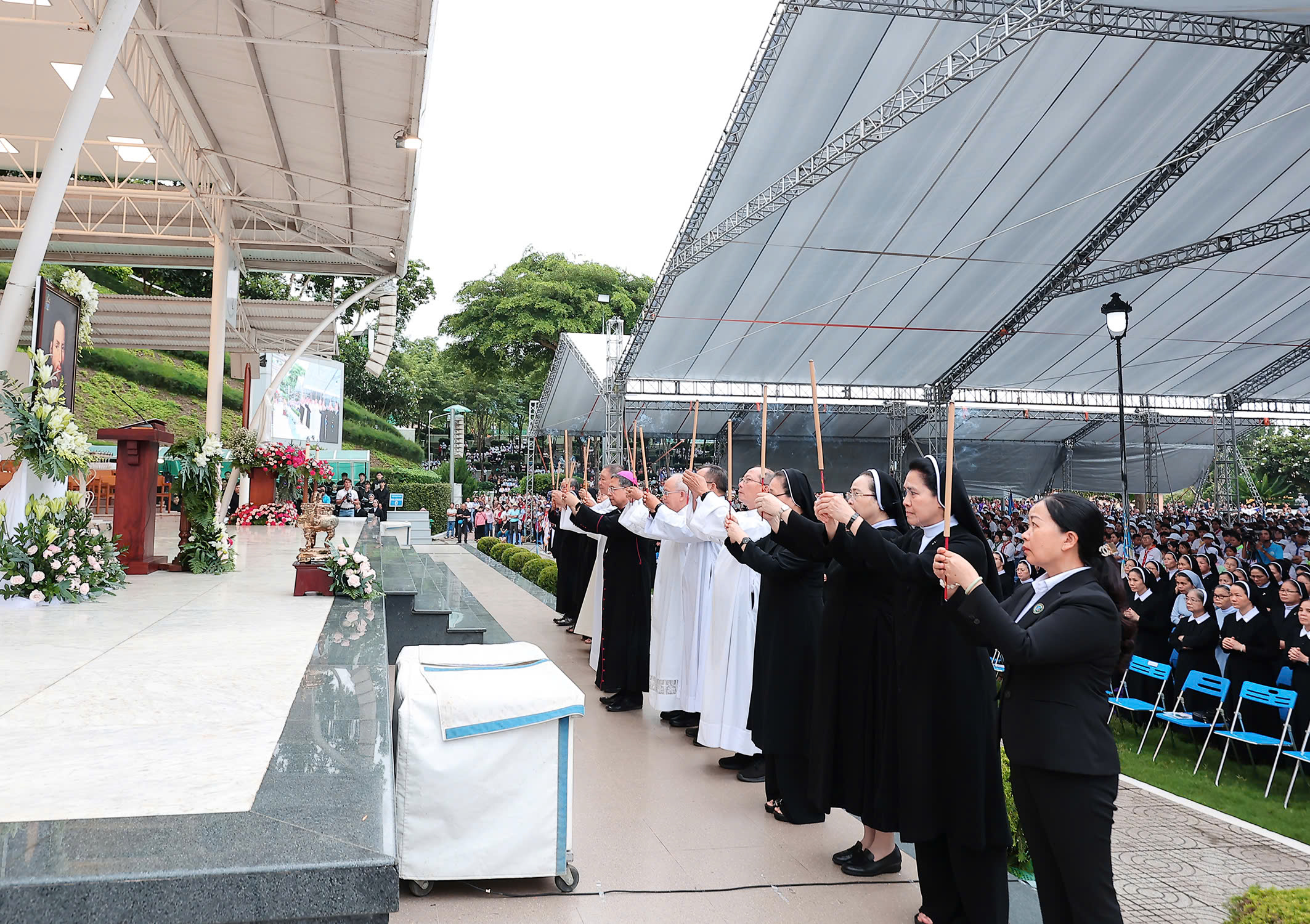 0f70030f269792c9cb86.jpg (965 KB)