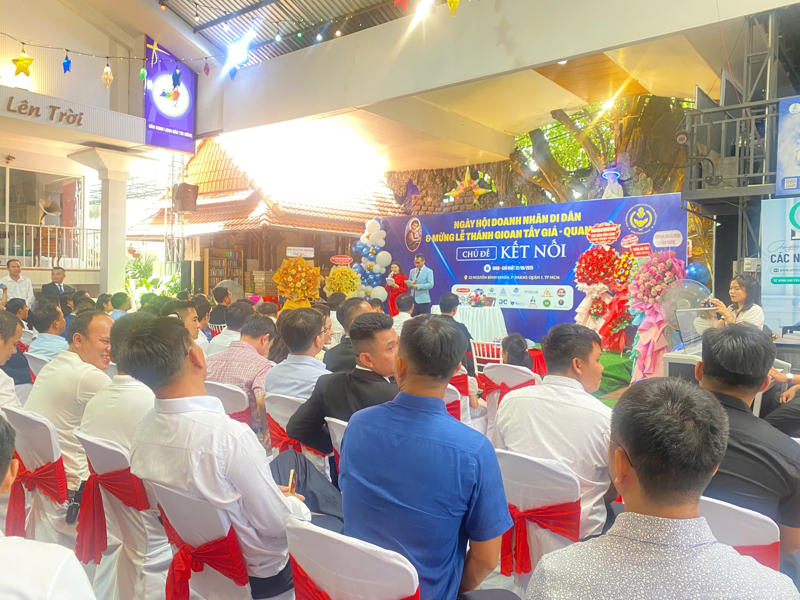 Ngay hoi doanh nhan Vinh 1.png (5.44 MB)