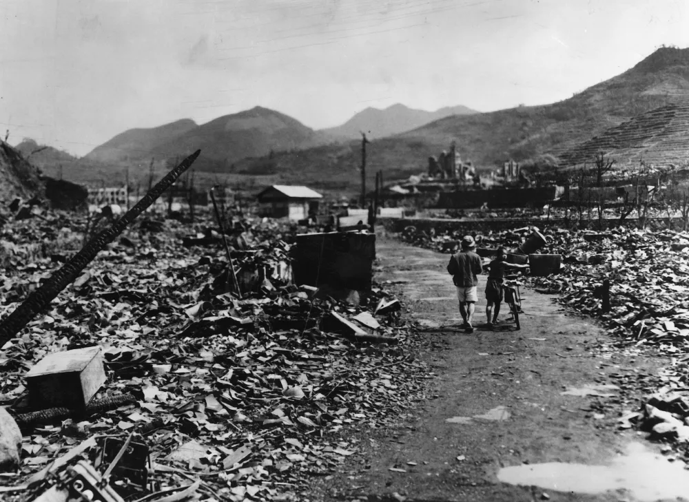 Nagasaki bi phá huy ngày 9.8.1945.webp (128 KB)