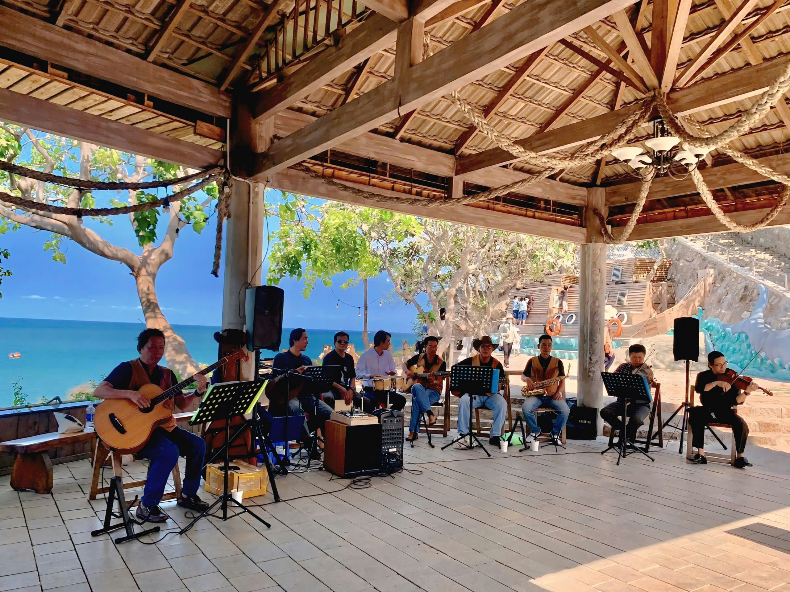 Những người dệt nhạc trên đỉnh Tao Phùng