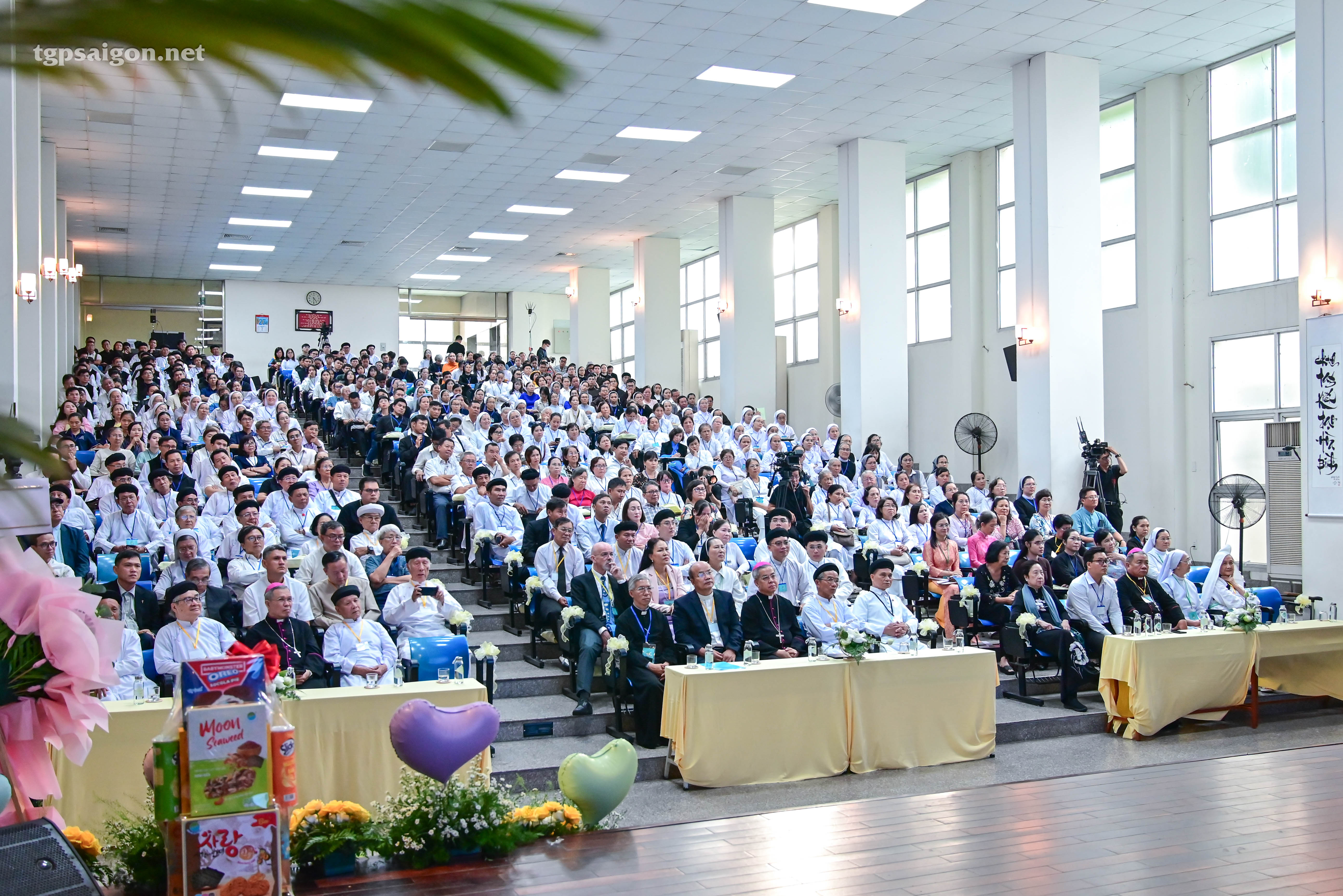 HNLT_XV_4.jpg (1.61 MB)