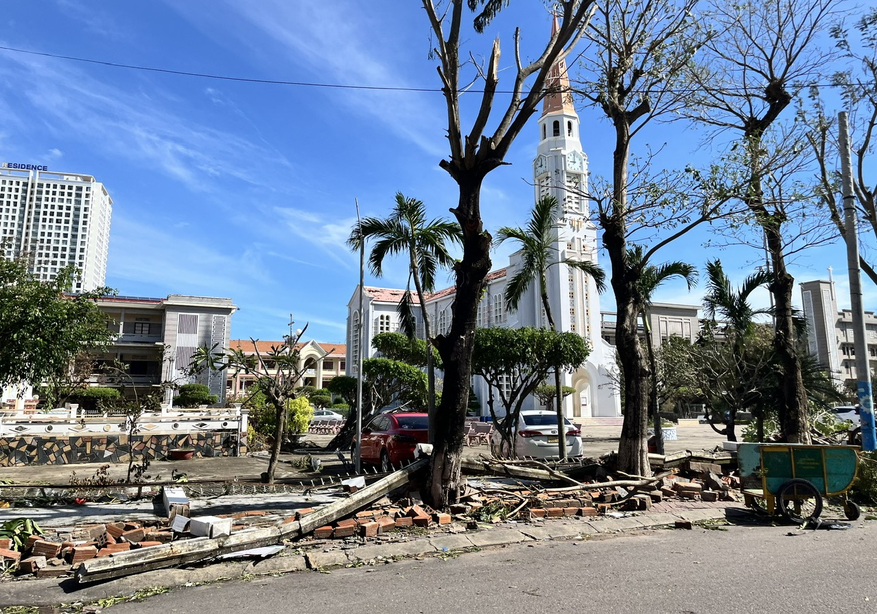 Những vết thương nặng nề sau bão lũ ở giáo phận Qui Nhơn