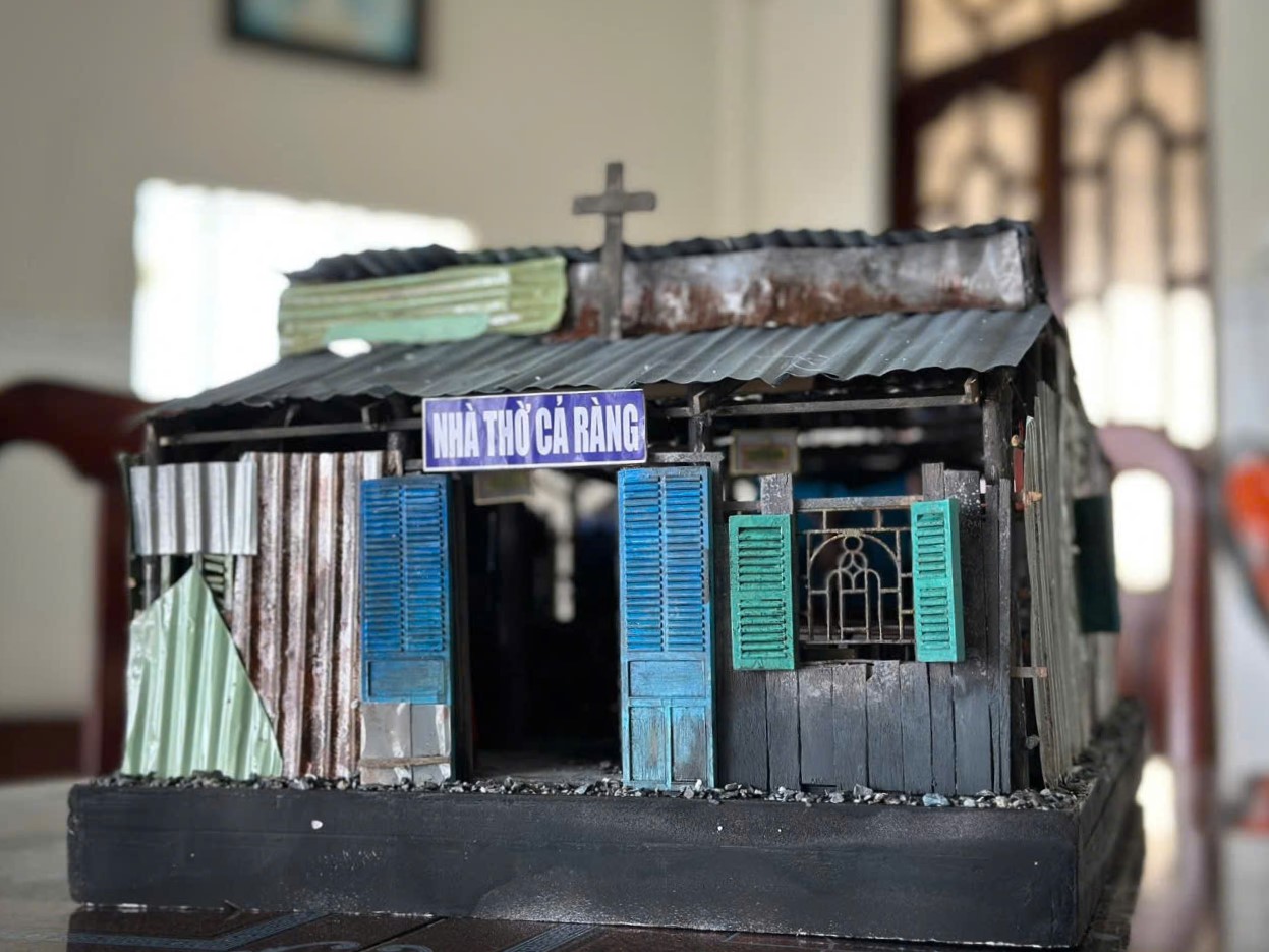 Mo hinh nha tho 4.jpg (201 KB)