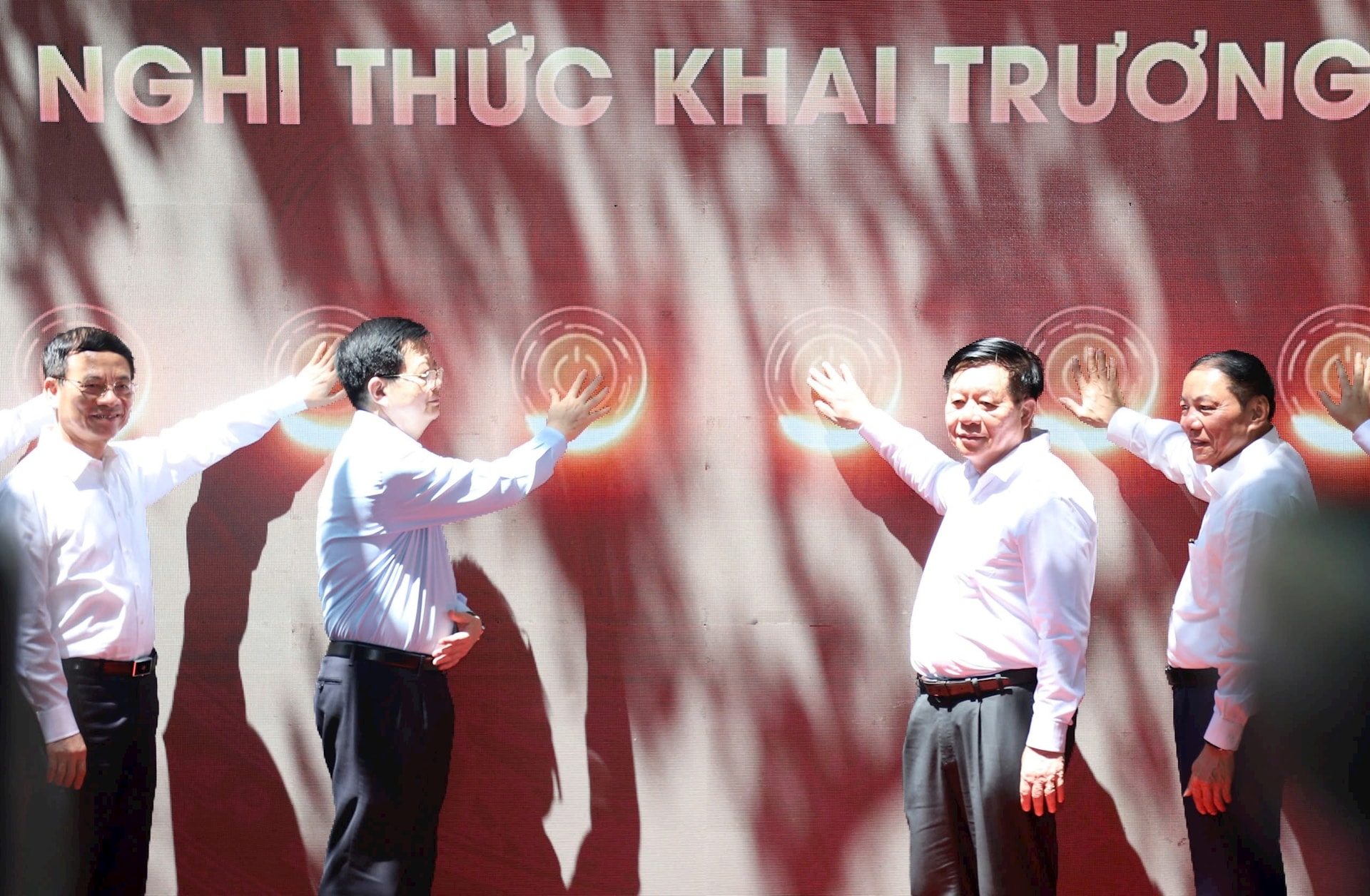 Nghi thức khai mạc TTBC.jpg (508 KB)