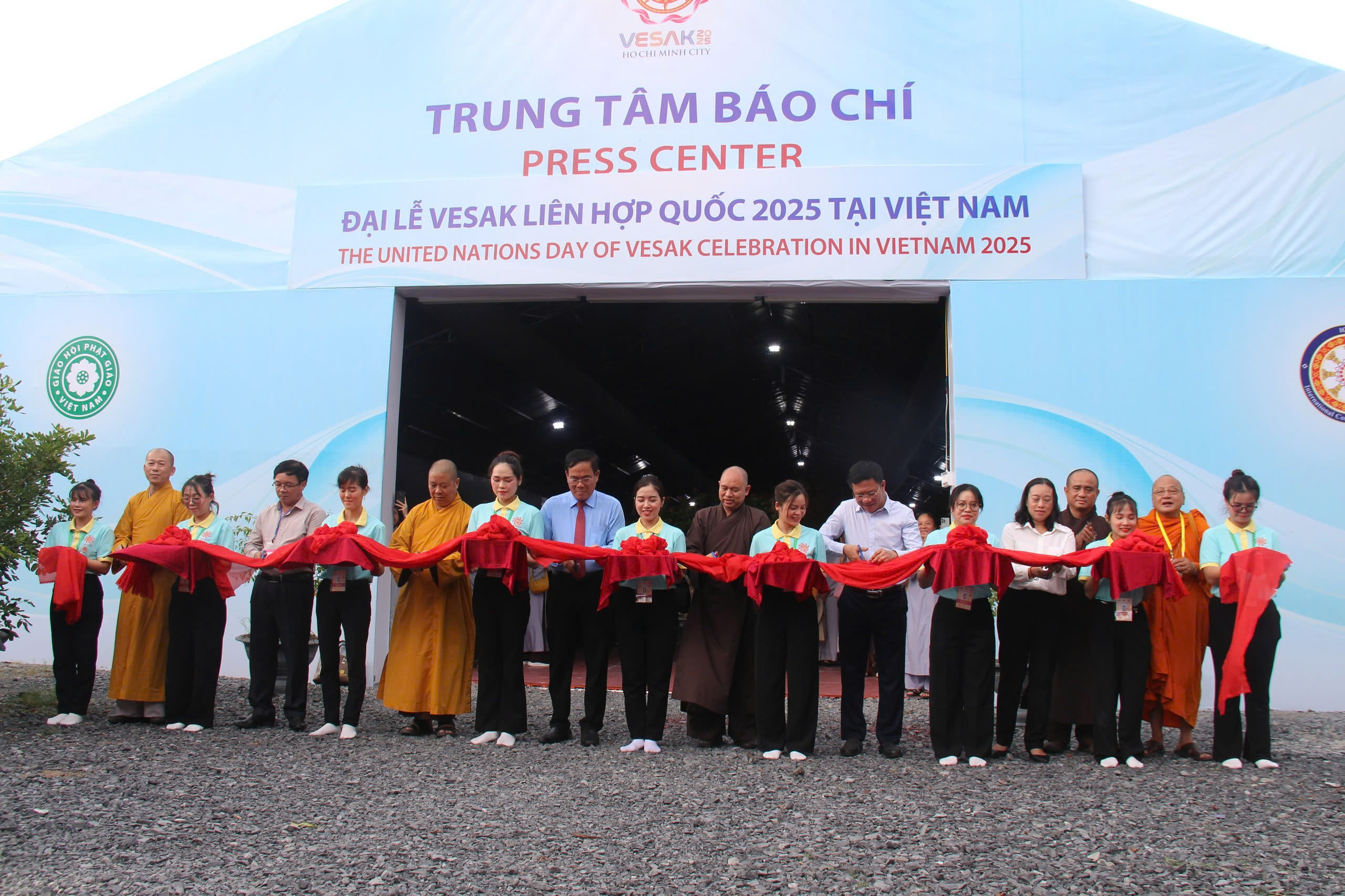Trungtam bao chi Vesak.jpg (968 KB)