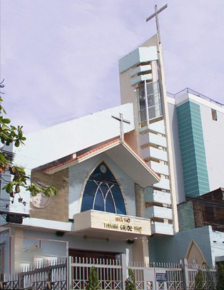 nha-tho-khanh-hoi-2.jpg (98 KB)