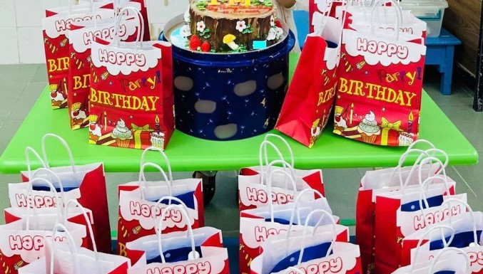 Chuyện phần bánh kẹo con mang về từ lớp