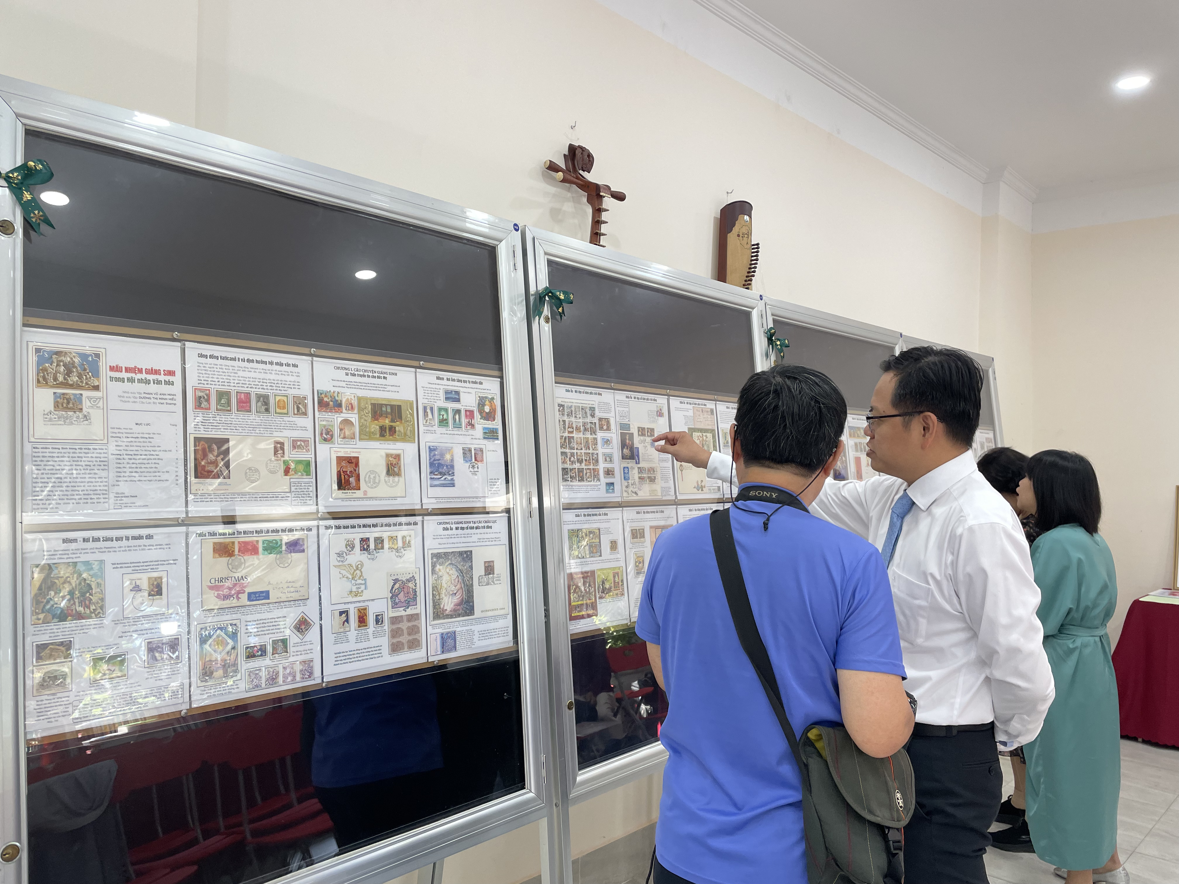 Tem Giáng Sinh và hành trình hội nhập văn hóa