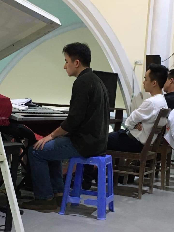 PMQ đệm đàn tại nhà thờ.jpg (83 KB)