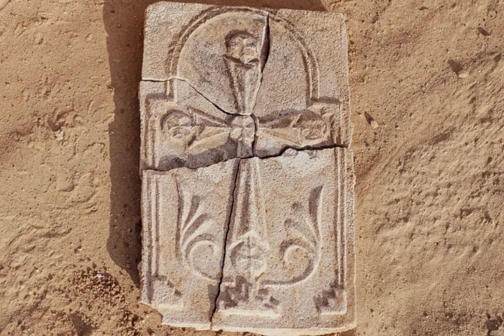 thánh giá cổ Abu Dhabi.jpg (162 KB)