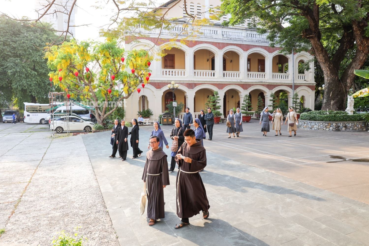 lientusi.jpg (300 KB)