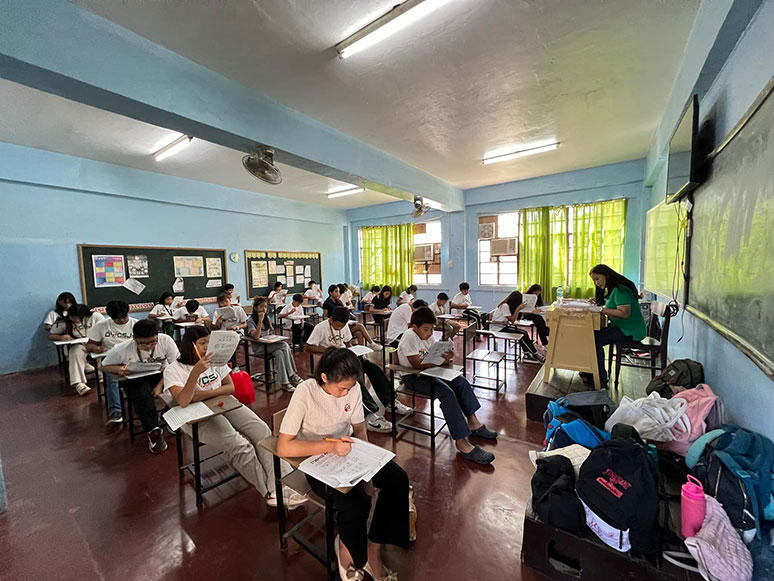 Một lớp học tại trường Ngôi Lời San Jose ở Philippines.jpg (119 KB)