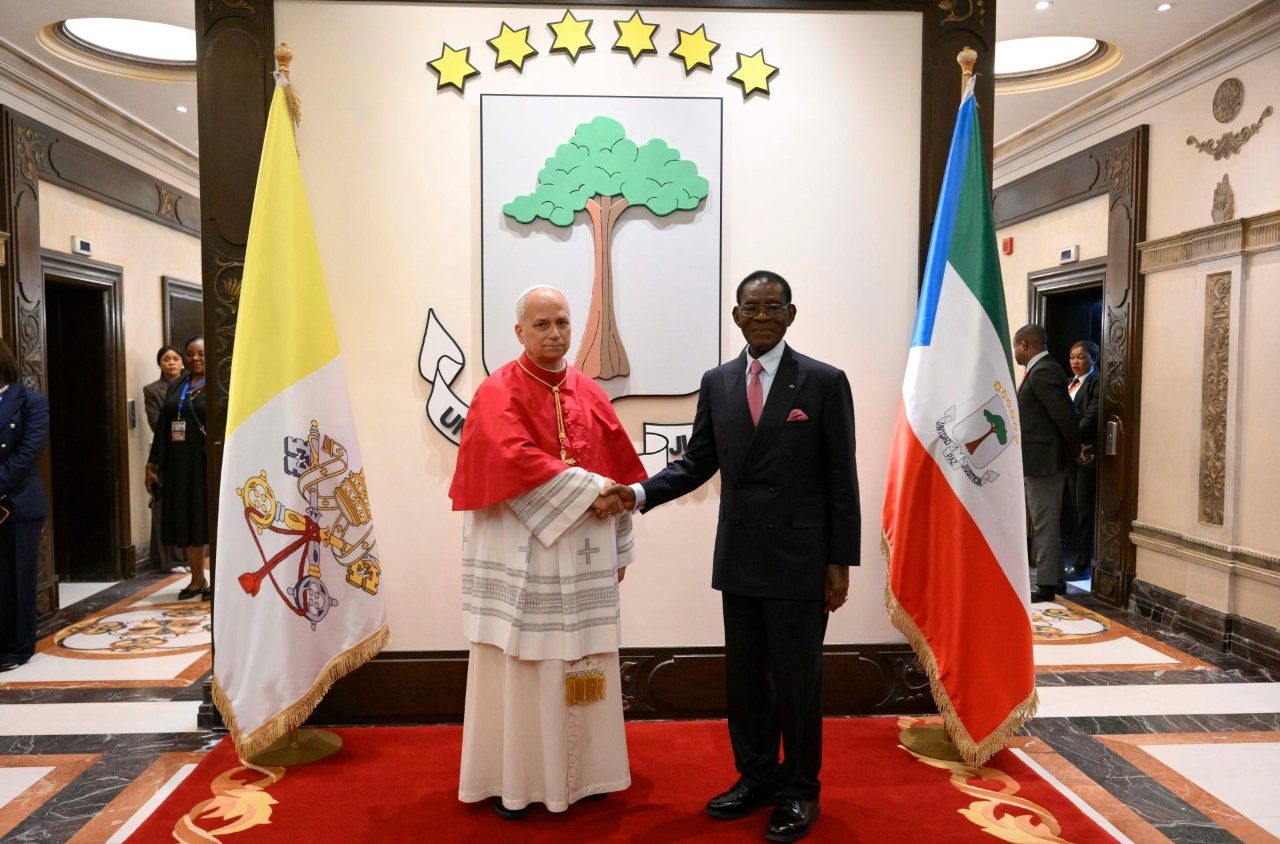 Tổng thống Guinea Xích Đạo Tổng thống Teodoro O. N. Mbasogo đón tiếp Đức Lêô XIV - ảnh Vatican Media.jpeg (175 KB)