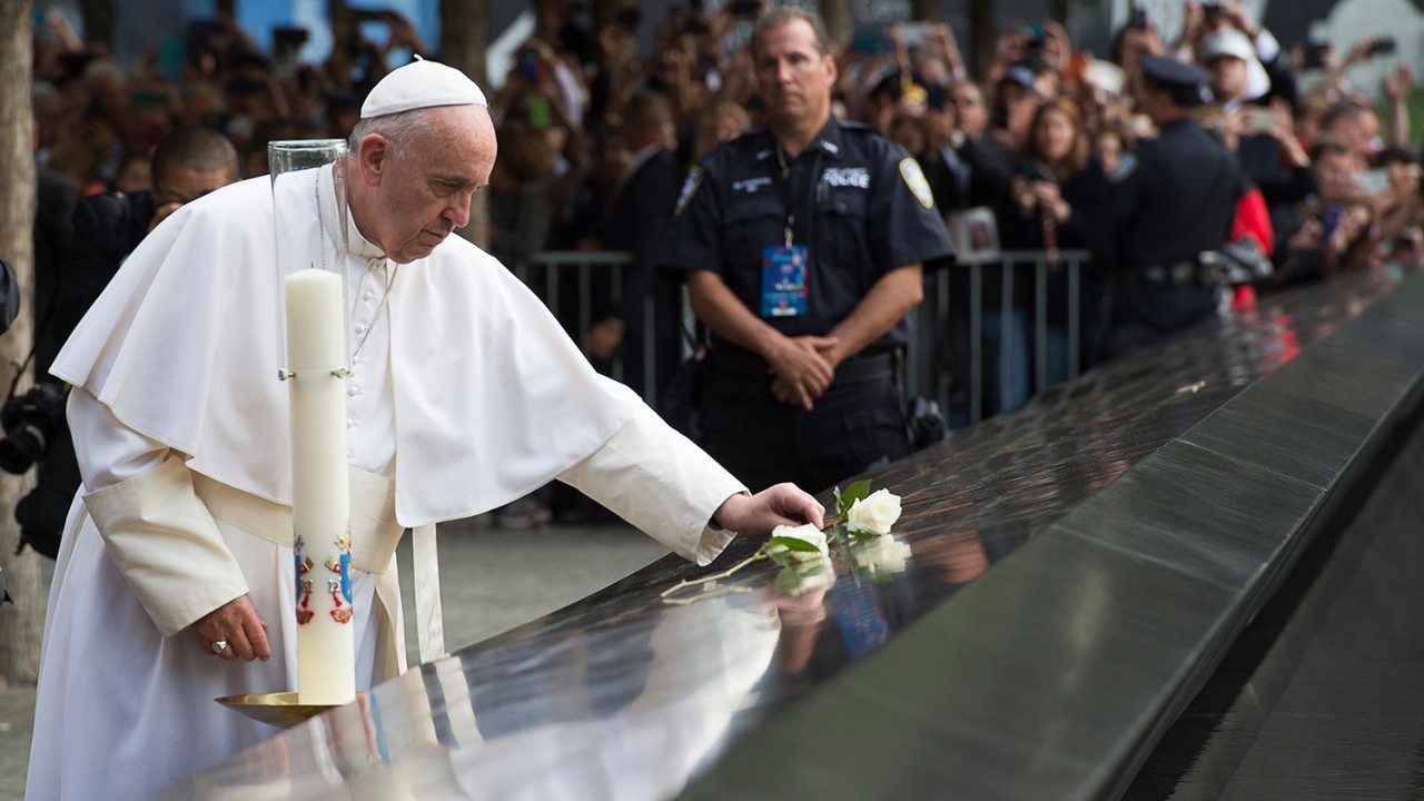 Đức Phanxicô tưởng niệm các nạn nhân của vụ 11.9 - ảnh Vatican Media.jpeg (129 KB)