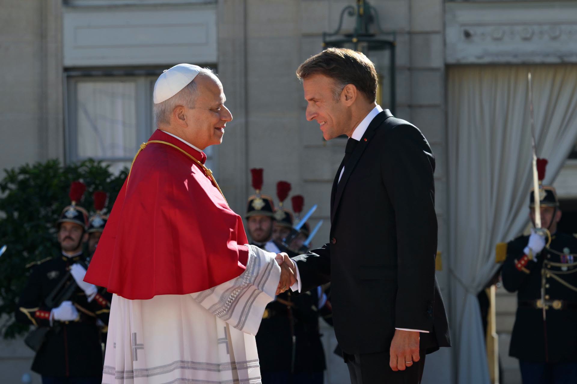 Hinh chinh_Tổng thống Macron tiếp ĐGH tại Điện Élysée - ảnh Vatican Media.jpg (134 KB)