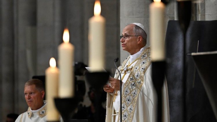 Kinh chieu 02_Đức Thánh Cha chủ sự giờ Kinh Chiều tại Nhà thờ Đức Bà Paris   (Vatican Media).jpeg (40 KB)