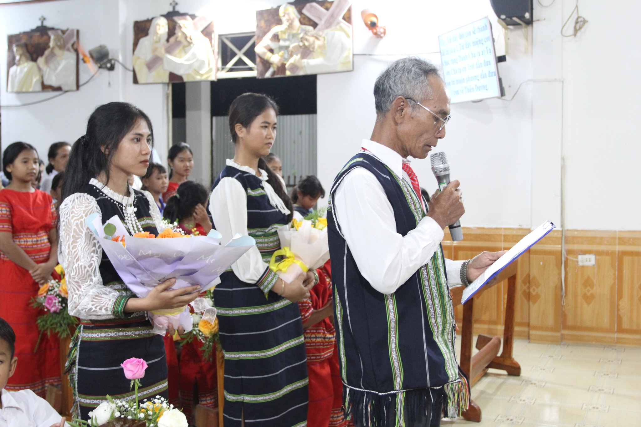 Người giữ lửa đức tin nơi bản làng