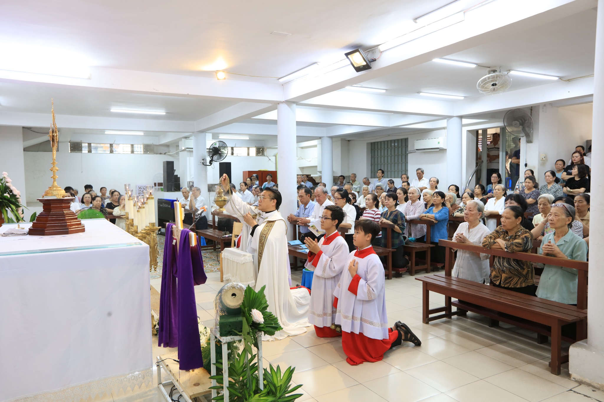 Đón mừng Phục Sinh  qua 24 giờ bên Thánh Thể