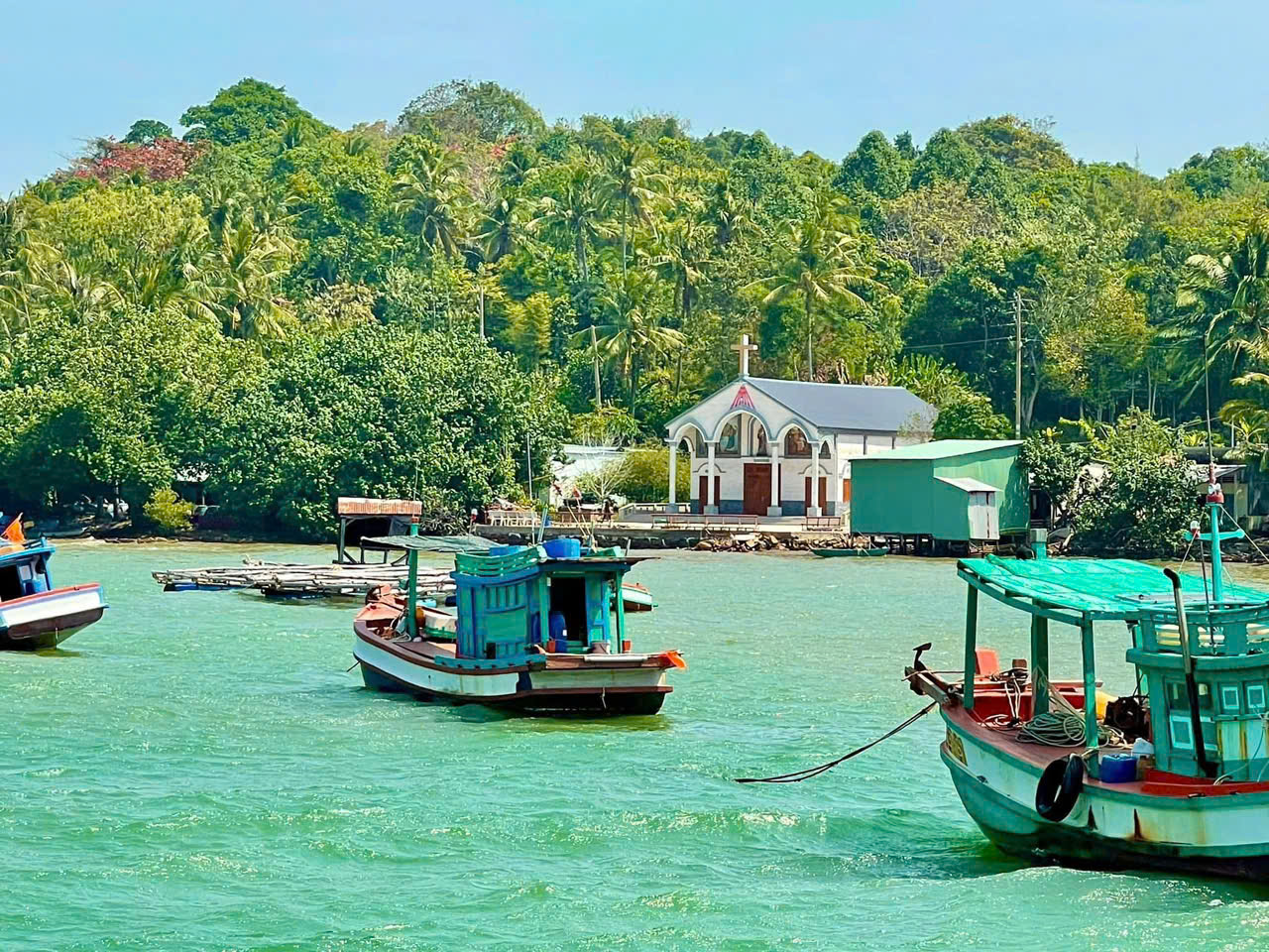 Nhà thờ Hòn Giang.jpg (577 KB)