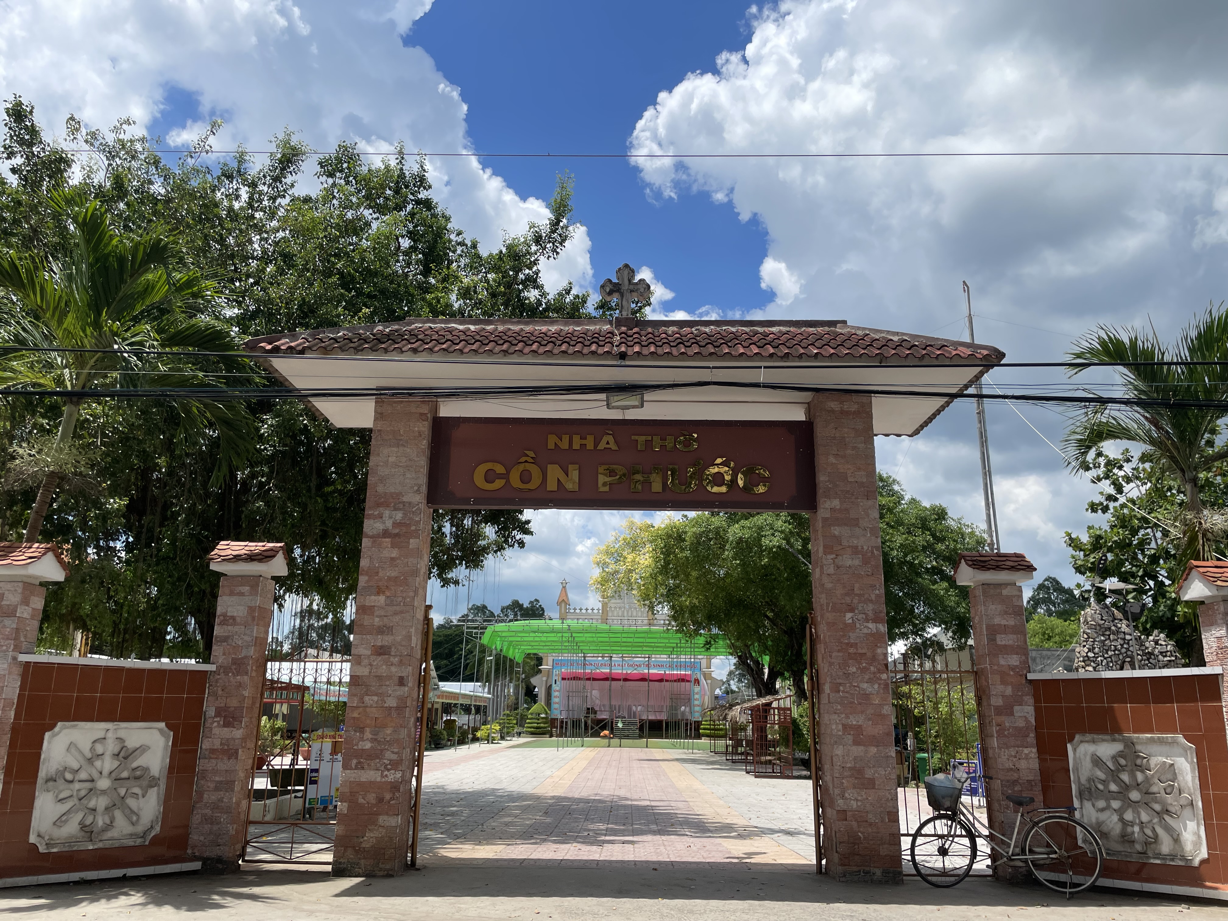 Xứ đạo trăm năm trên cồn nổi
