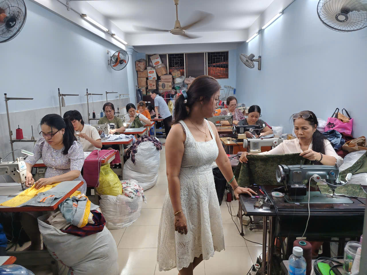 hình 1_ Từng góc vải, đường may đều có sự đồng hành tỉ mỉ của cô giáo Trần Thị Ngọc Phượng.jpg (299 KB)