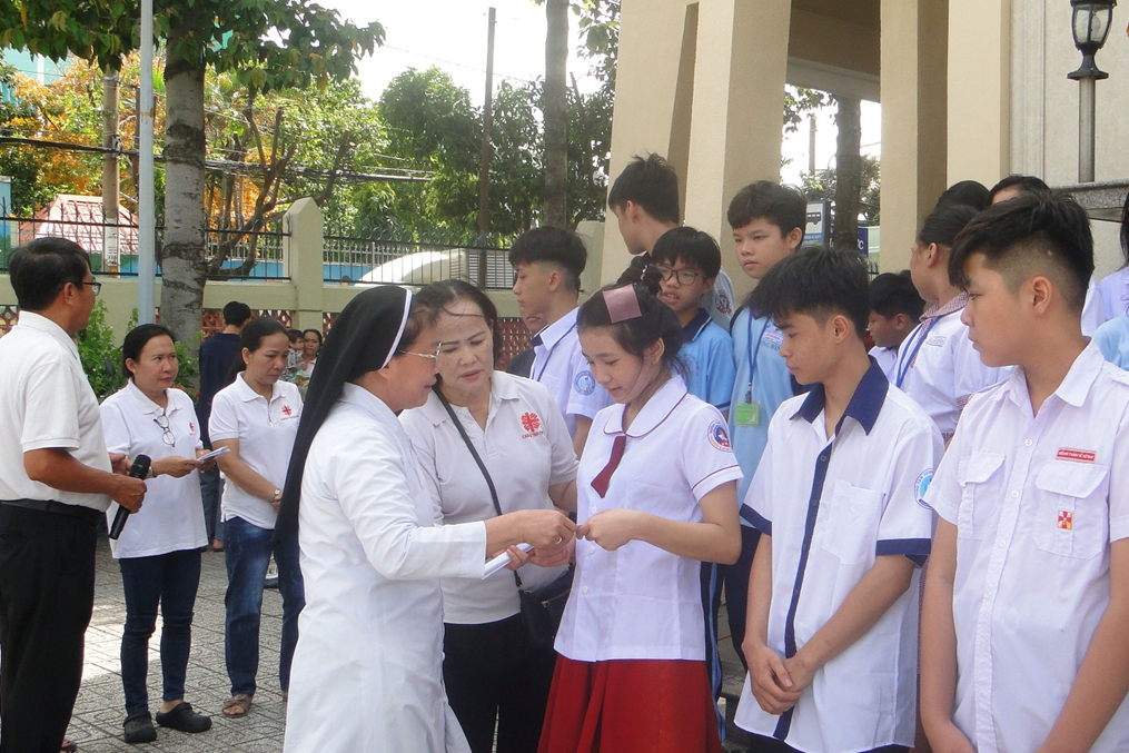 Trao hoc bổng_ Ảnh TGP TPHCM.png (1.78 MB)