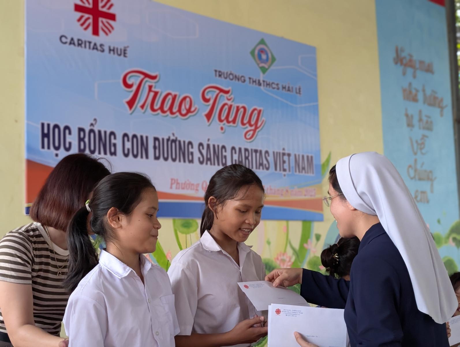 Hình bài cha Sơn 2549.jpg (145 KB)