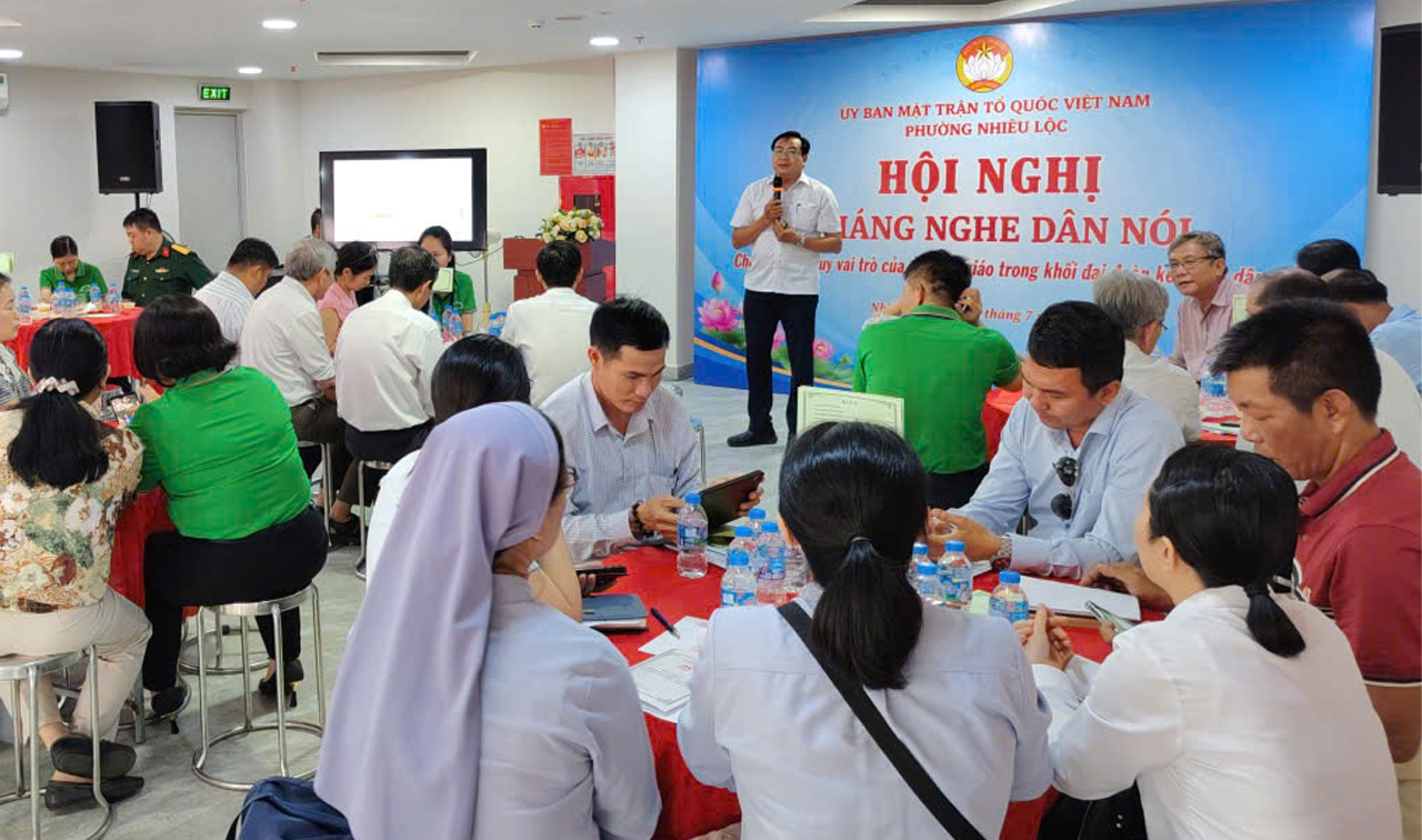 1_Ông Thạch Nghi Xuân, Trưởng Ban Dân tộc - Tôn giáo Ủy ban MTTQ Việt Nam TPHCM thông tin về một số điểm mới của Luật Tín ngưỡng, tôn giáo.jpg (641 KB)