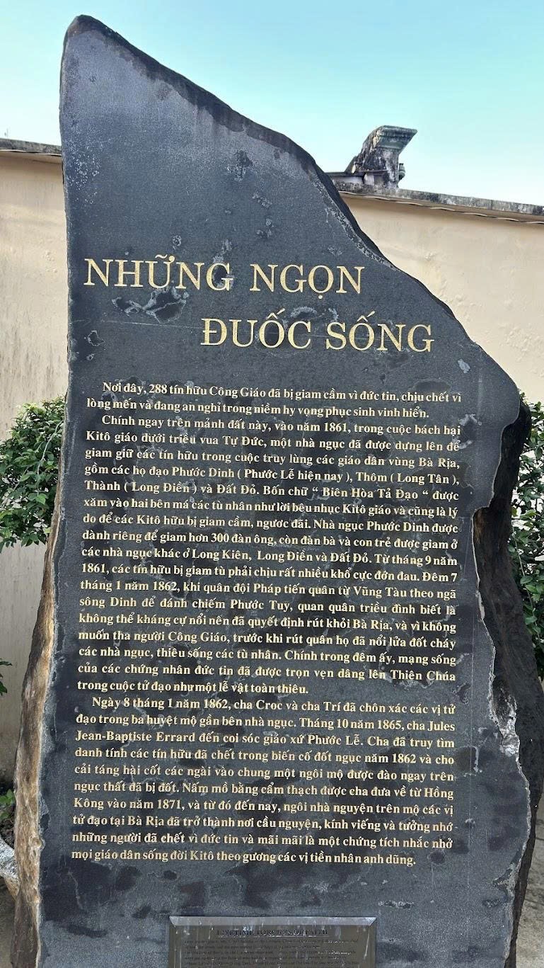Ong kinh 2541_2.jpg (326 KB)