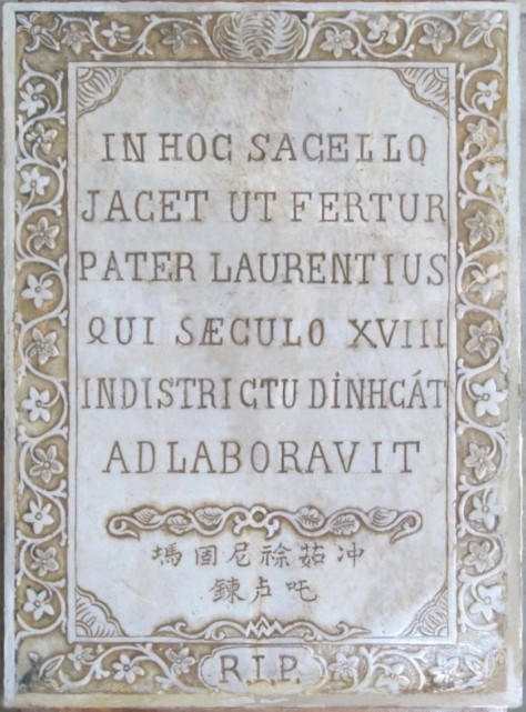 Bia mộ của cha Laurent.jpg (89 KB)