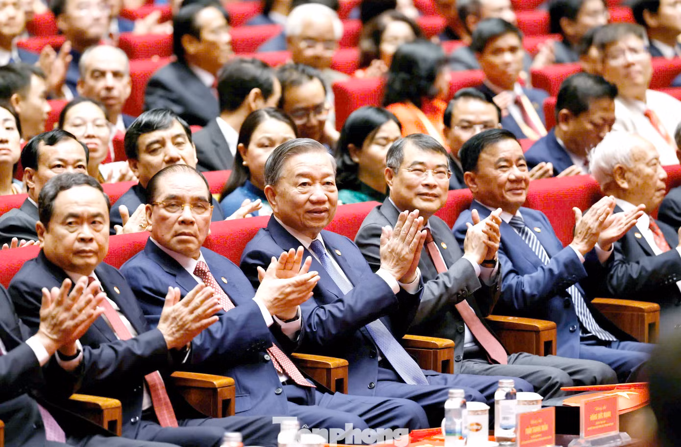 Tổng Bí thư, Chủ tịch nước Tô Lâm và các lãnh đạo, nguyên lãnh đạo Đảng, Nhà nước dự đại hội.avif (162 KB)