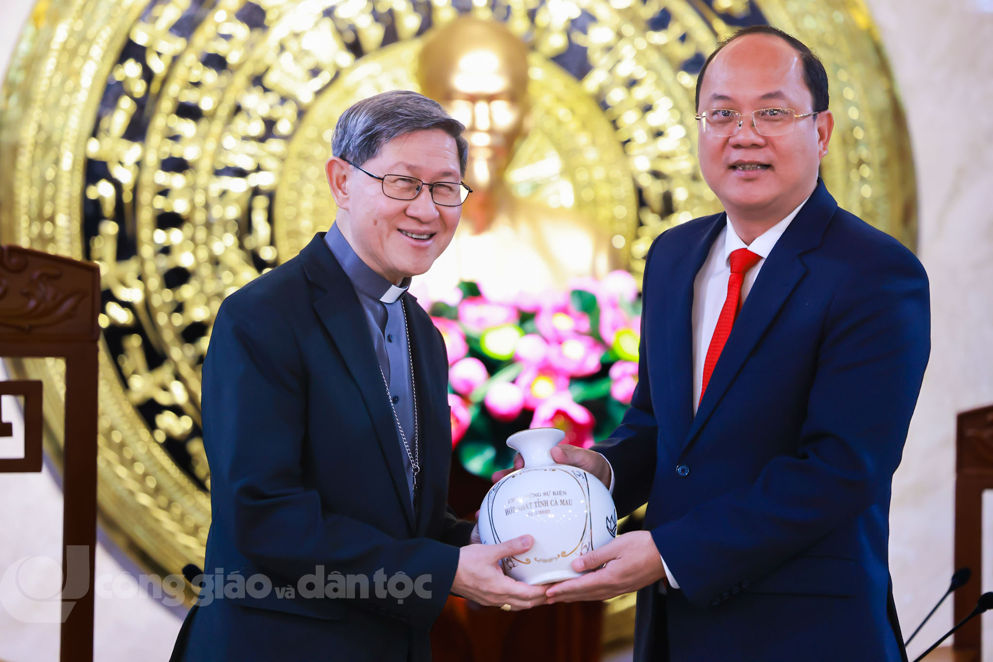 1 TỉnhUyCamautiep HYTagle.jpg (863 KB)